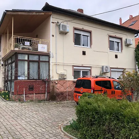 Karoly Ii. Vendeghaz Guest house *