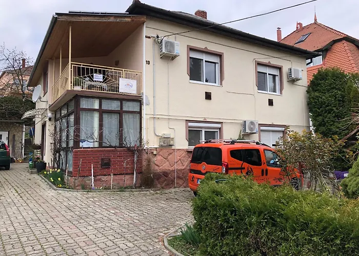 Relax13 Vendeghaz ゲストハウス 3*